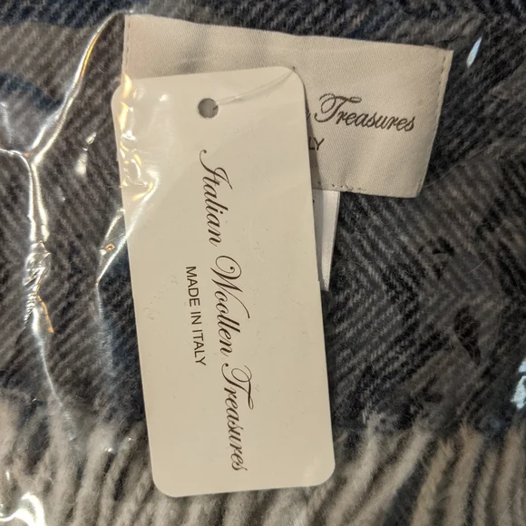 Italian Woollen Treasure Cashmere Blend Herringbone Scarf  Italian Woollen Treasure Cashmere Blend Herringbone Scarf NWT main image 1